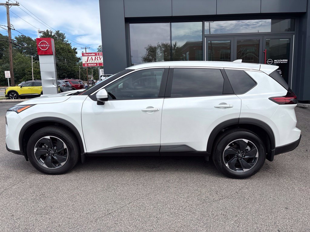 Certified 2026 Nissan Rogue SV AWD/4WD image 9