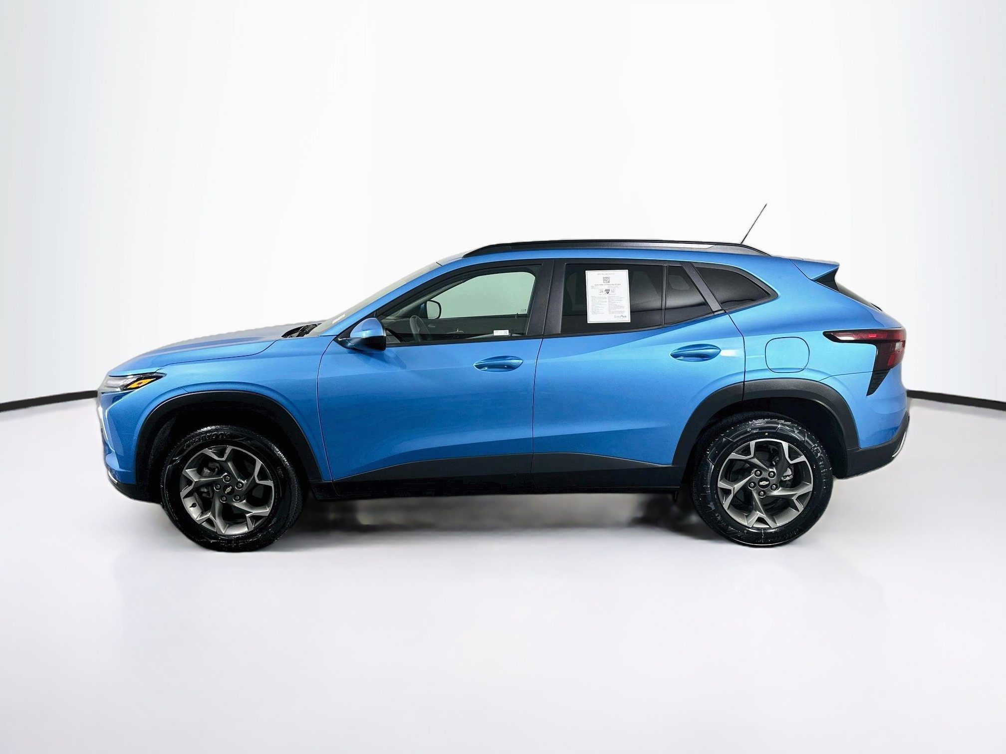 Used 2025 Chevrolet Trax LT FWD image 4