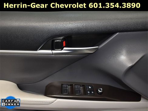 Used 2022 Toyota Camry XLE image 11