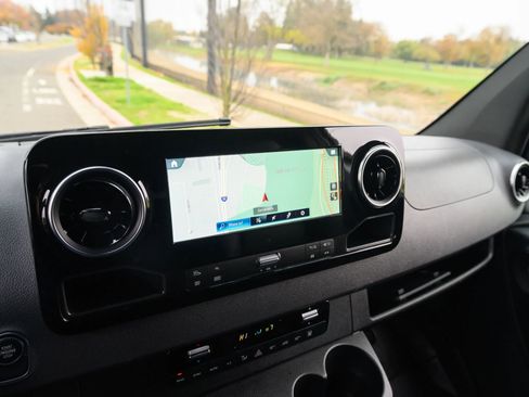 Used 2024 Mercedes-Benz Sprinter 2500 image 34