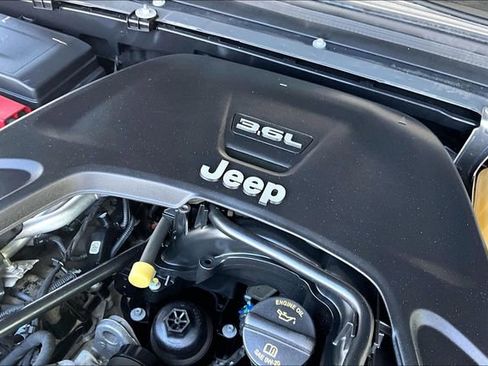 Used 2020 Jeep Gladiator Mojave AWD/4WD image 28