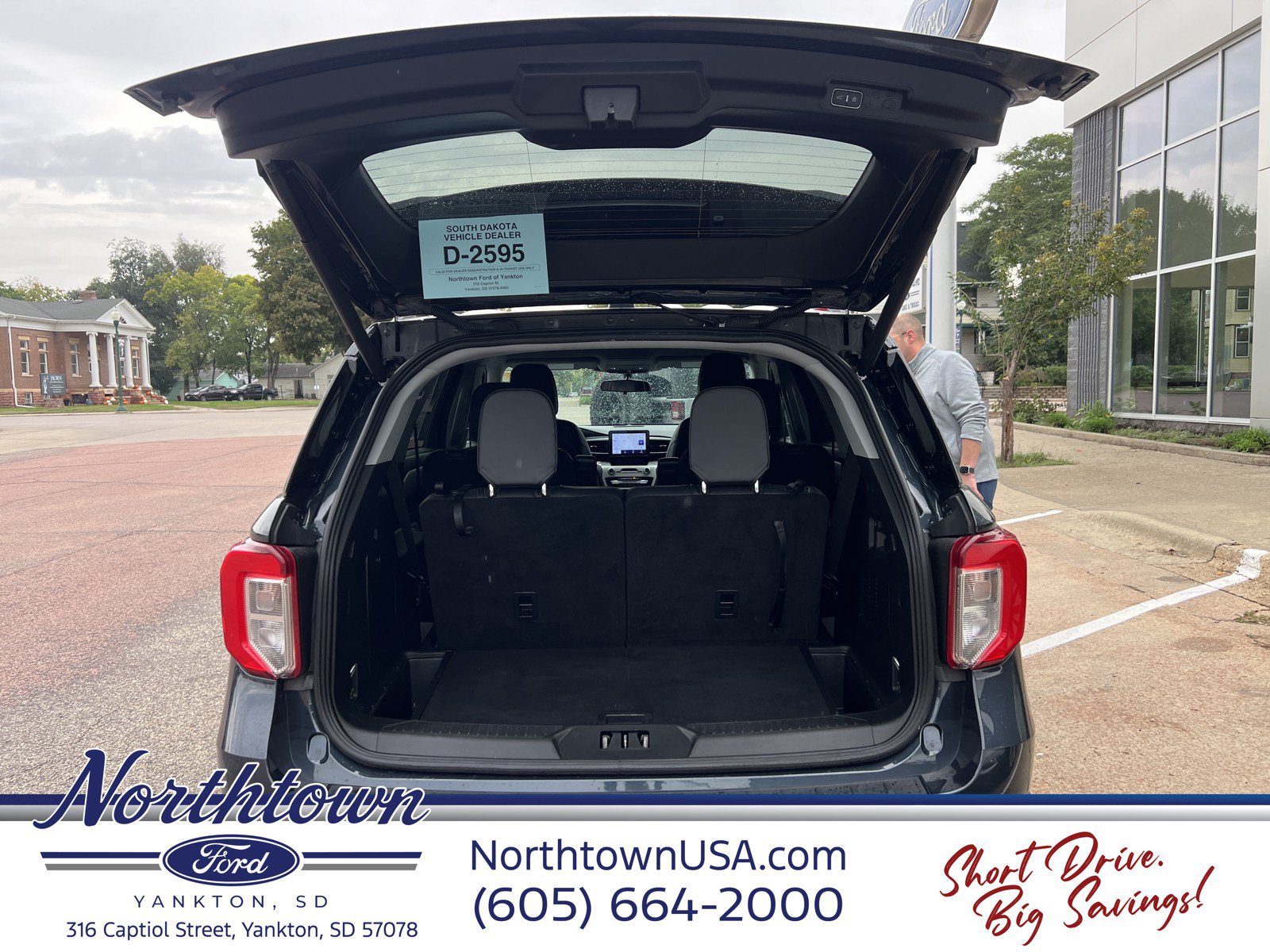 Used 2024 Ford Explorer XLT w/ Equipment Group 202A AWD/4WD image 13