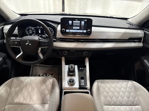 Used 2023 Mitsubishi Outlander SEL AWD/4WD image 15