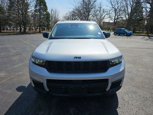 Used 2023 Jeep Grand Cherokee L Limited w/ Black Appearance Package image 9