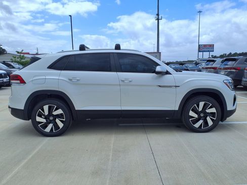 New 2026 Volkswagen Atlas Cross Sport SE FWD image 4