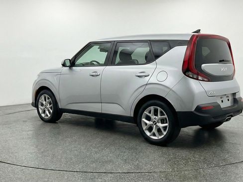 Used 2025 Kia Soul LX w/ LX Technology Package FWD image 6