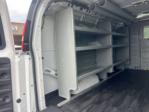 Used 2017 Chevrolet Express 2500 RWD image 24