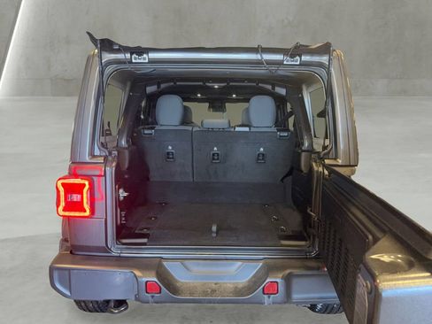 Used 2025 Jeep Wrangler Unlimited Sahara AWD/4WD image 8