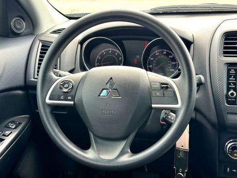 Used 2025 Mitsubishi Outlander Sport ES AWD/4WD image 29
