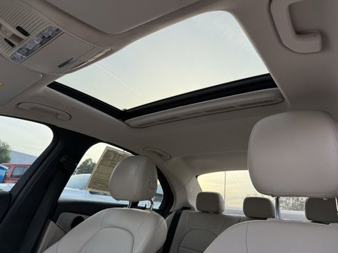 Used 2018 Mercedes-Benz C 300 Sedan image 2