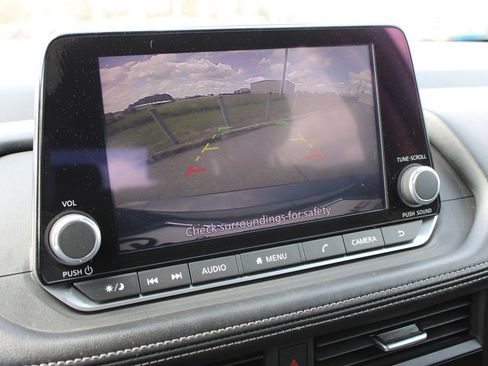 Used 2024 Nissan Rogue SV image 15