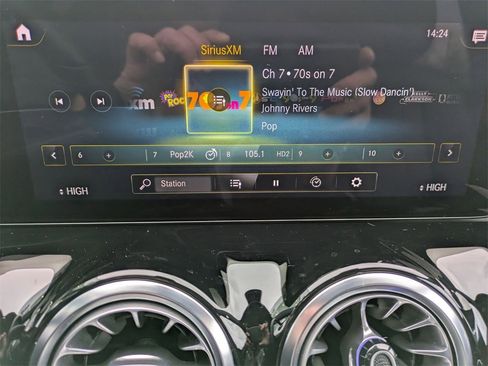 Used 2023 Mercedes-Benz GLA 250 4MATIC image 23