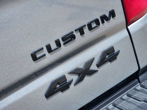 Used 2026 Chevrolet Silverado 1500 Custom Trail Boss w/ Turbomax Blackout Package AWD/4WD image 12