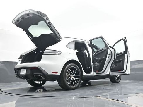 Certified 2025 Porsche Macan image 25