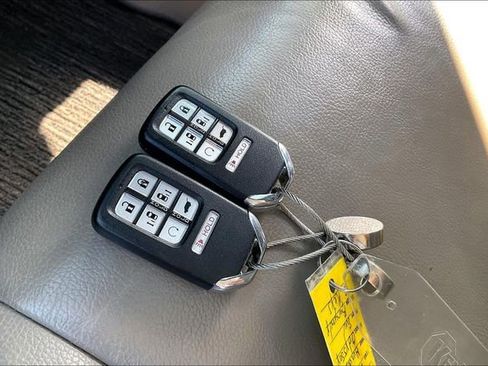Used 2021 Honda Odyssey Touring image 11