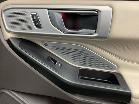 Used 2020 Ford Explorer Platinum w/ Premium Technology Package image 26