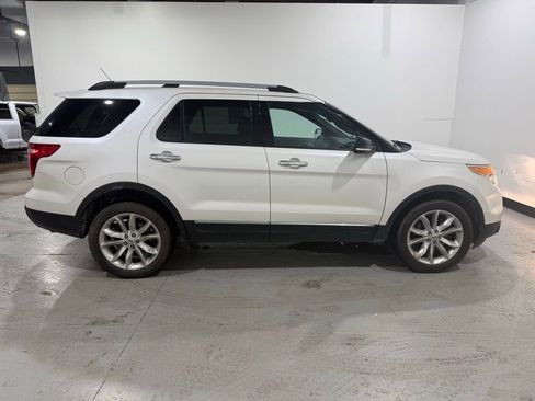 Used 2015 Ford Explorer XLT w/ Equipment Group 202B image 5