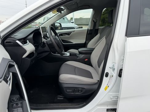Used 2025 Toyota RAV4 XLE FWD image 15