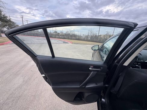 Used 2013 MAZDA MAZDA3 i Touring image 24