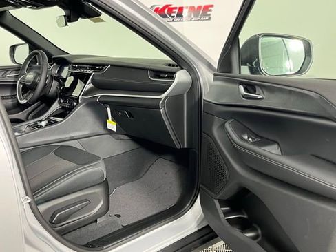 New 2025 Jeep Grand Cherokee Laredo X w/ Luxury Tech Group I image 29