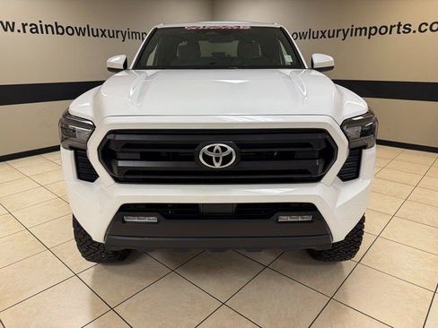 Used 2025 Toyota Tacoma SR5 image 2
