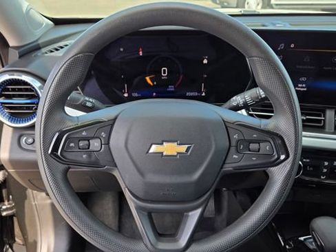 Used 2024 Chevrolet Trax LT FWD image 26