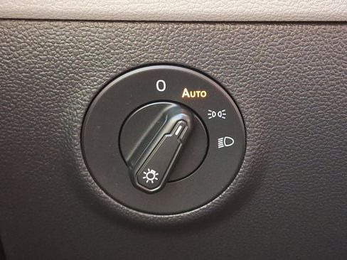 Certified 2022 Volkswagen Taos S image 27