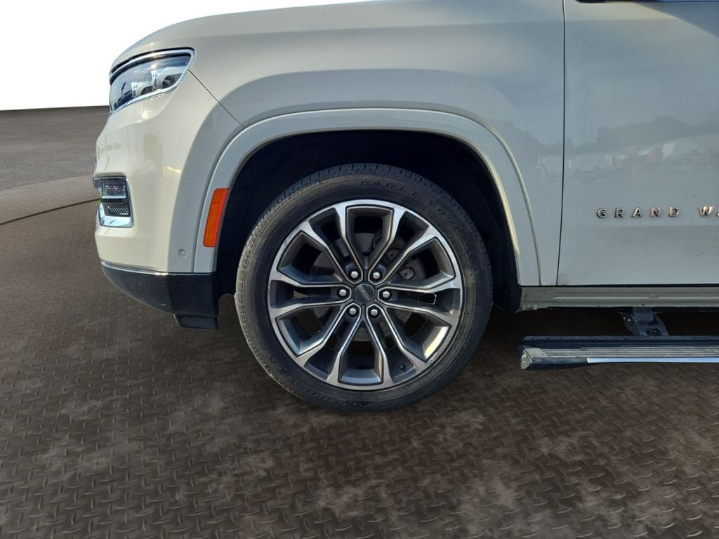 Used 2022 Jeep Grand Wagoneer Series III AWD/4WD image 9
