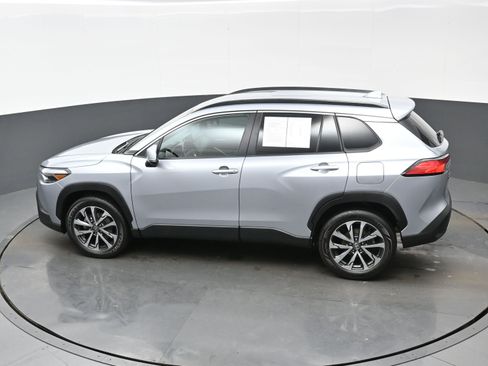 Used 2022 Toyota Corolla Cross XLE image 38