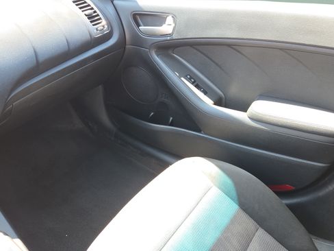 Used 2017 Kia Forte LX FWD image 25