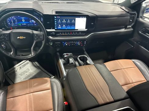Used 2025 Chevrolet Silverado 1500 High Country w/ Technology Package AWD/4WD image 40