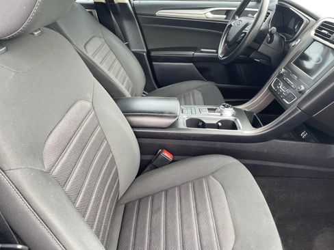 Used 2020 Ford Fusion SE FWD image 12