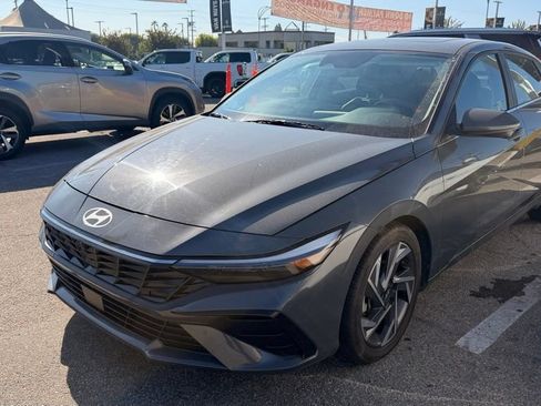 Used 2024 Hyundai Elantra Limited FWD image 2