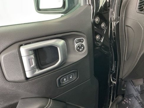 Used 2020 Jeep Gladiator Overland w/ Uconnect 4C Nav & Sound Group image 12