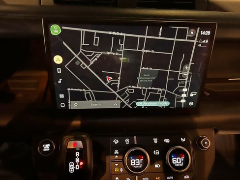 Used 2023 Land Rover Defender 110 V8 AWD/4WD image 21