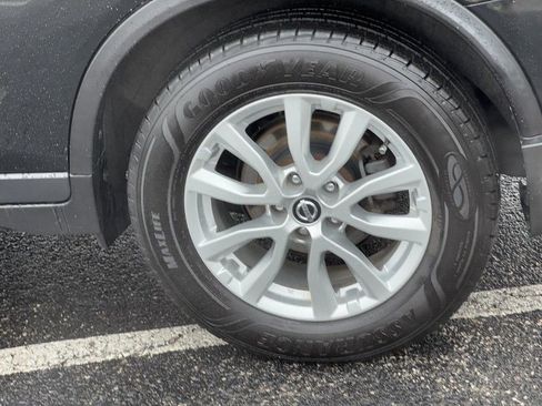 Used 2018 Nissan Rogue SV image 8