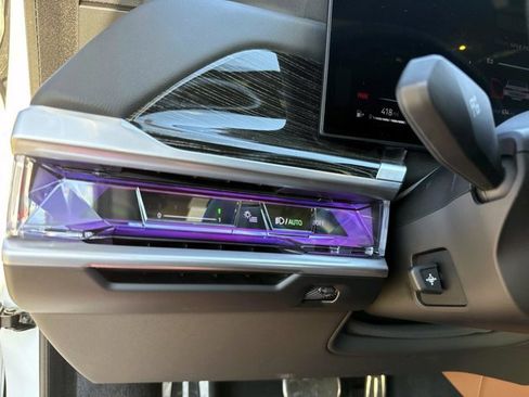 Used 2023 BMW 740i image 35