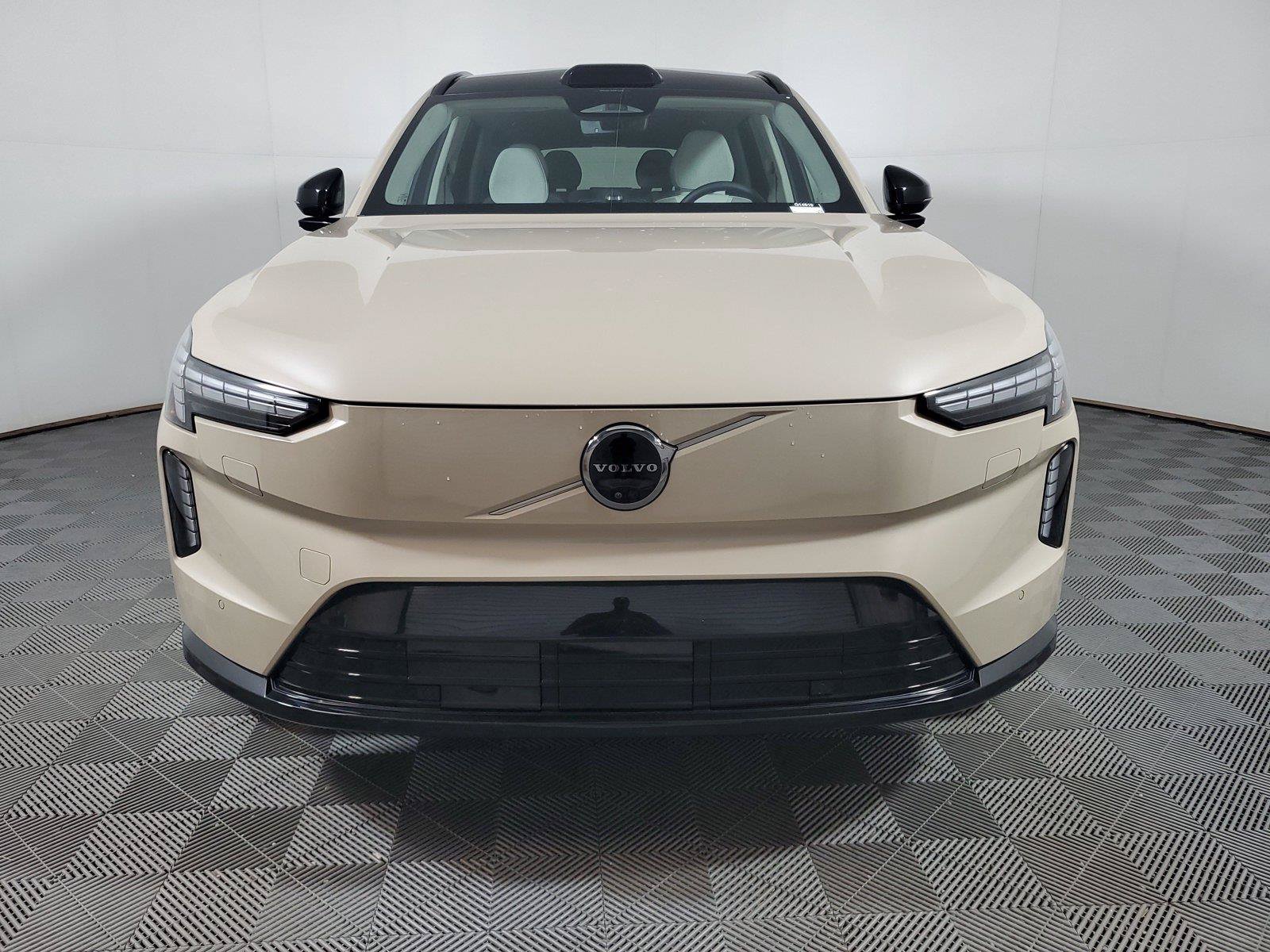 Certified 2025 Volvo EX90 Ultra AWD/4WD image 2