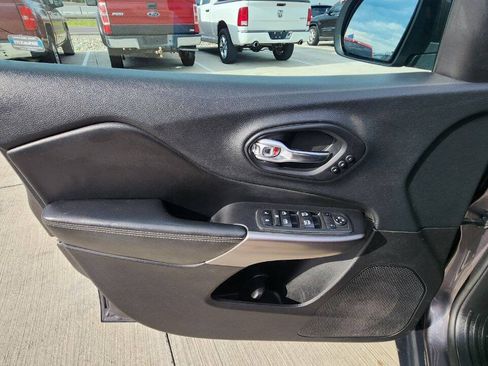 Used 2019 Jeep Cherokee Limited AWD/4WD image 11
