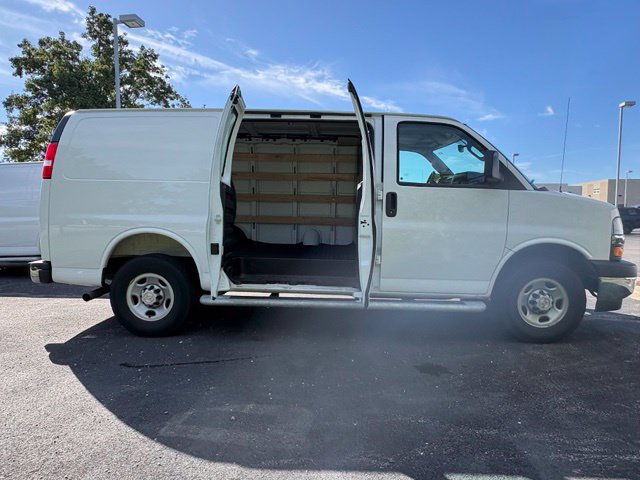 Used 2025 Chevrolet Express 2500 w/ Driver Convenience Package RWD image 18