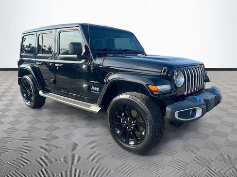 Used 2022 Jeep Wrangler Unlimited Sahara w/ Cold Weather Group AWD/4WD image 4