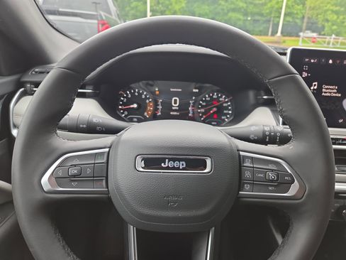 Used 2025 Jeep Compass Limited AWD/4WD image 10
