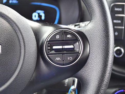 Used 2025 Kia Soul LX w/ LX Technology Package FWD image 23
