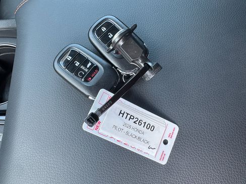 Used 2025 Honda Pilot TrailSport image 34