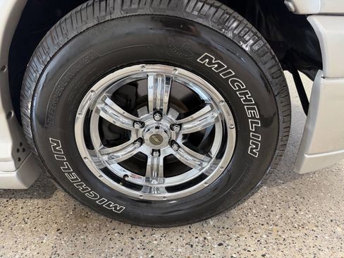 Used 2014 Chevrolet Express 1500 RWD image 32