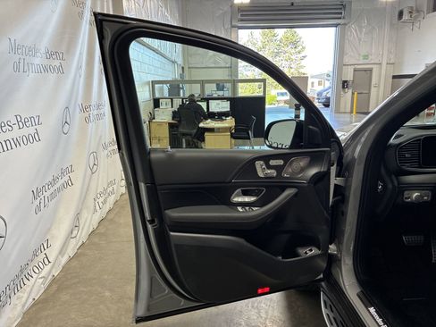 New 2025 Mercedes-Benz GLS 580 4MATIC image 6