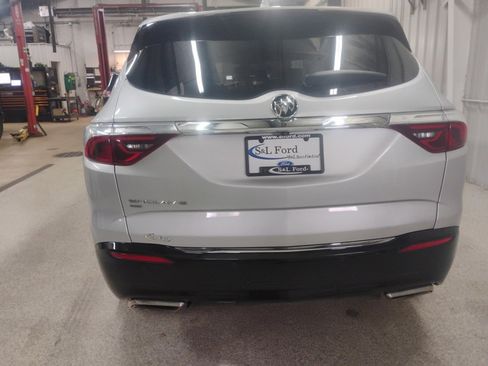 Used 2022 Buick Enclave Essence image 23