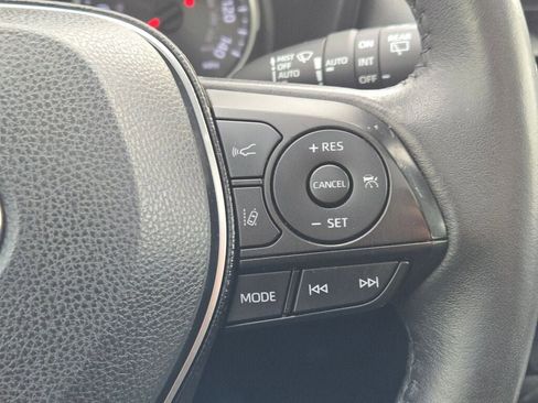 Used 2020 Toyota RAV4 XLE Premium image 29