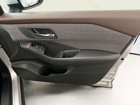 Used 2023 Nissan Rogue SV image 33