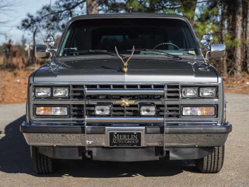 Used 1988 Chevrolet Suburban 2500 image 5